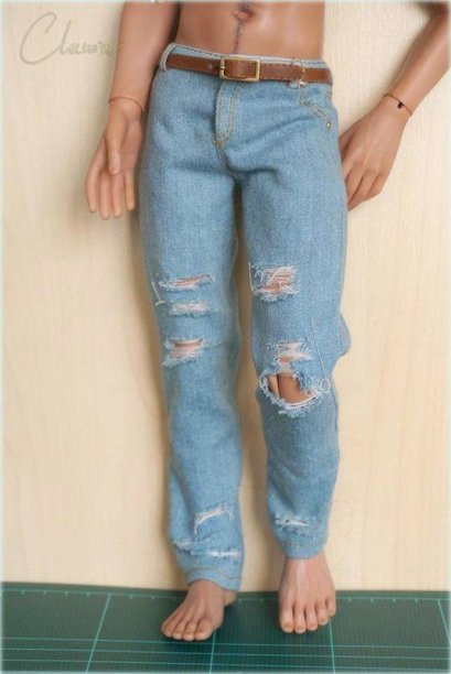 Light blue jeans in  torn-style.